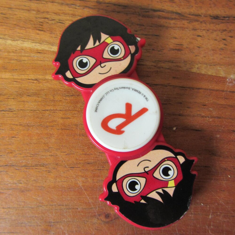 5 for $25 - Ryan’s World Mini figure ninja hero fidget spinner (W5241)